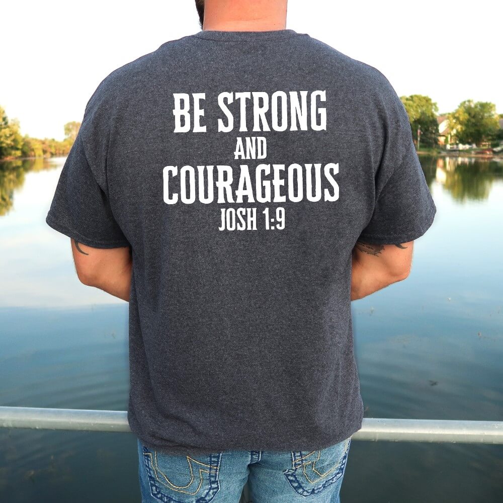 Be Strong And Courageous Men&#39;s T-shirt