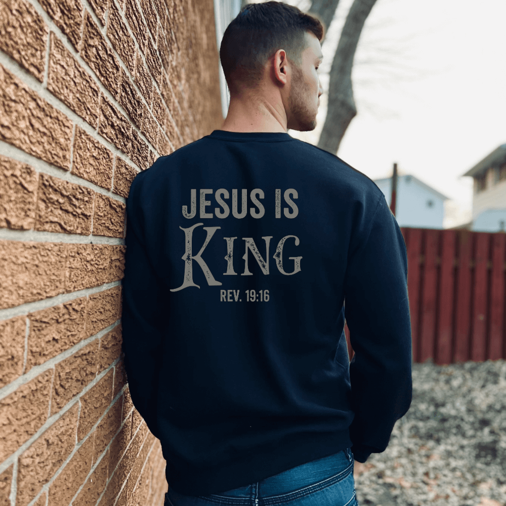 Jesus Is King Men&#39;s Sweatshirt